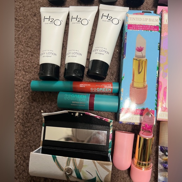 NEW Huge Makeup/Skin care bundle! Example of one I did please read :-) - Picture 5 of 16